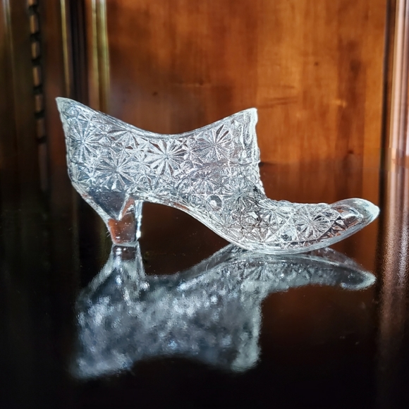 Vntg Daisy and Button Clear Glass Slipper - Picture 3 of 9